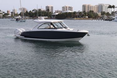 37' Regal 2022 Yacht For Sale